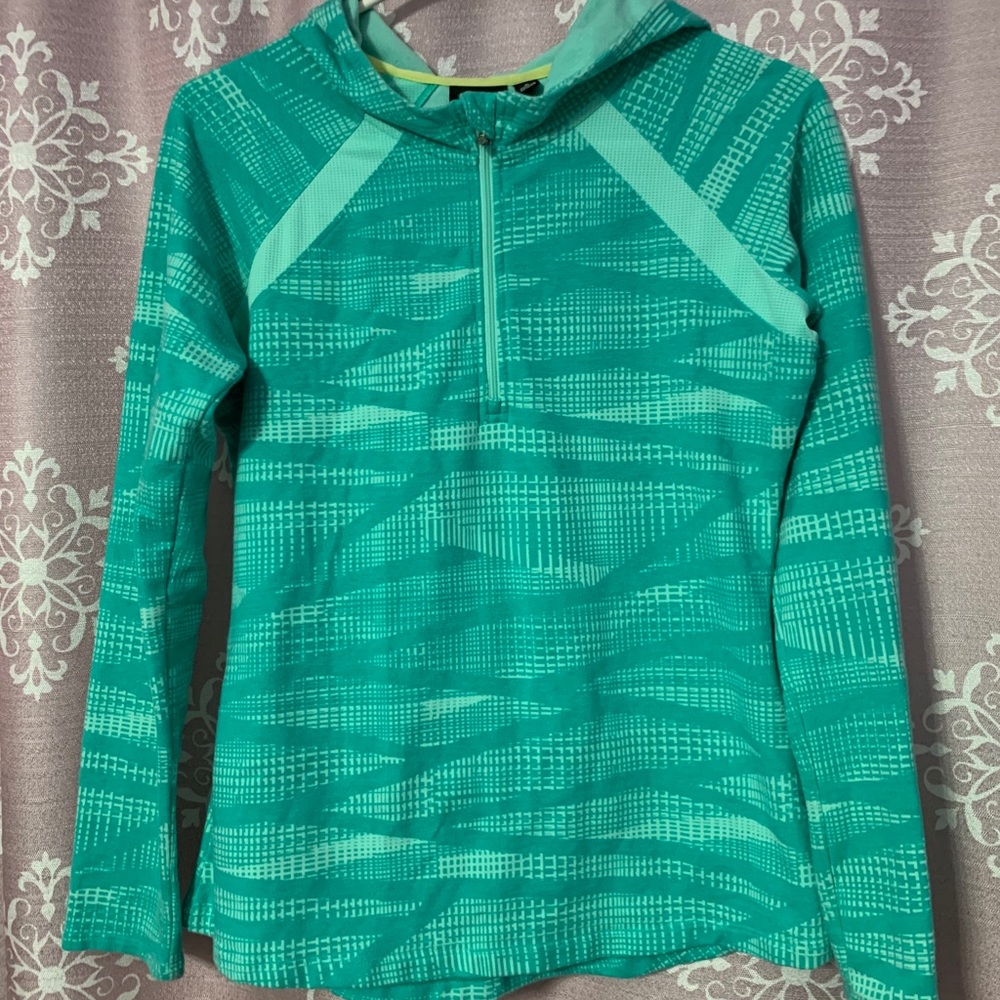 3/20 Active pull over hoody Sz M